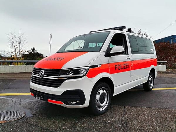 Auto Beschriftungen für Polizei in Zug - Werbetechnik von Atelier S&G 
