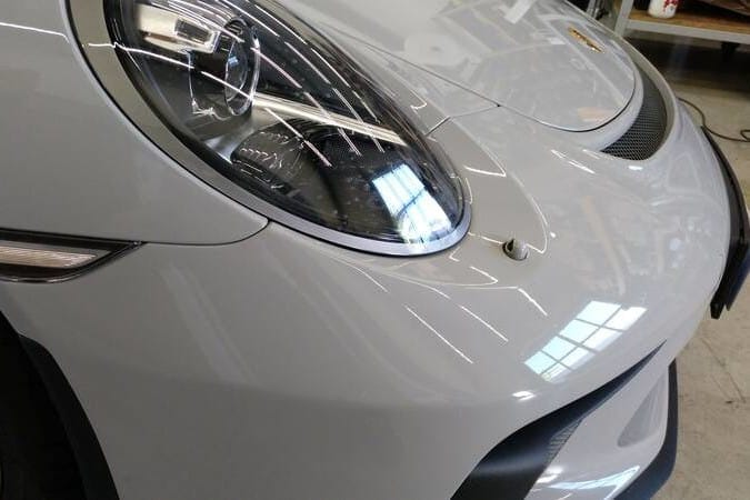 lachschutzfolie-exponierte-stellen Lachschutzfolie an Fronten und Seiten bei einem Porsche
