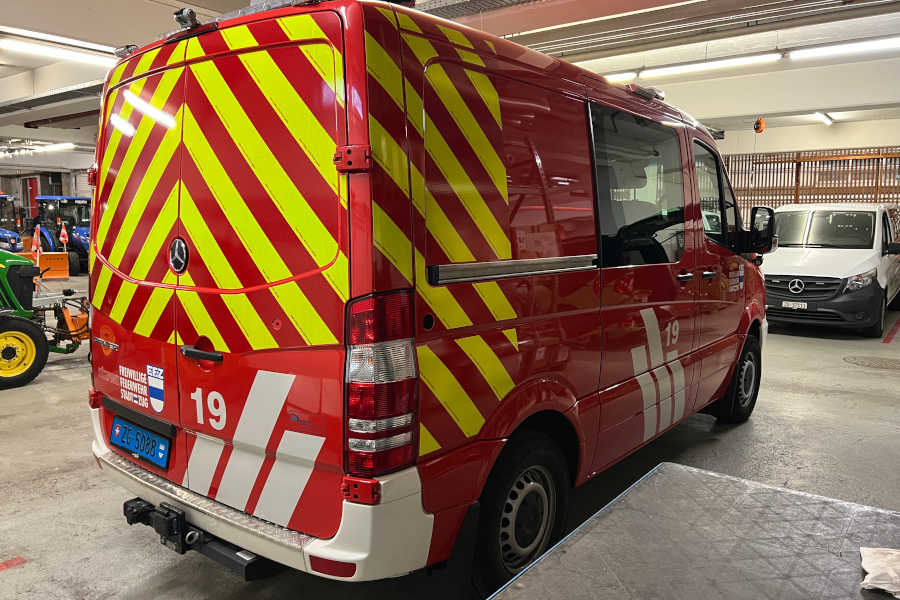 Autofolierung Rettungsfahrzeug Zug Autofolierung Rettungsfahrzeug Zug
